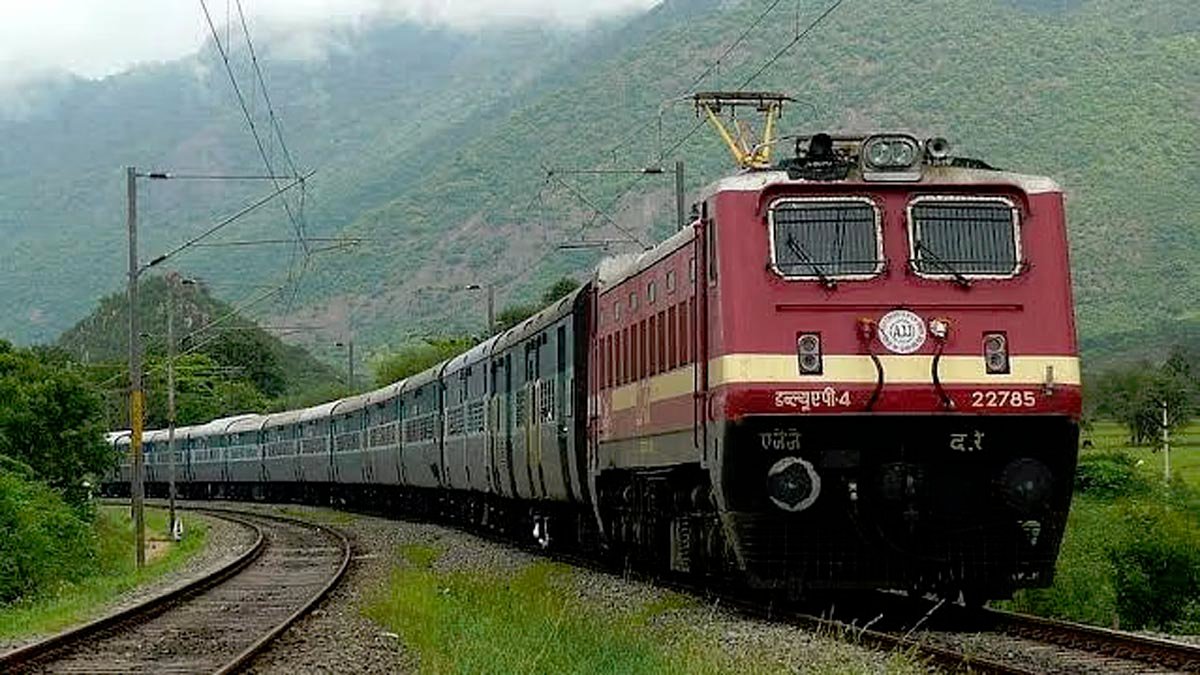 Big News: 160 की स्पीड और रेड सिग्नल पर अपने आप रुका इंजन, ‘कवच’ के ब्रेकिंग सिस्टम का सफल परीक्षण